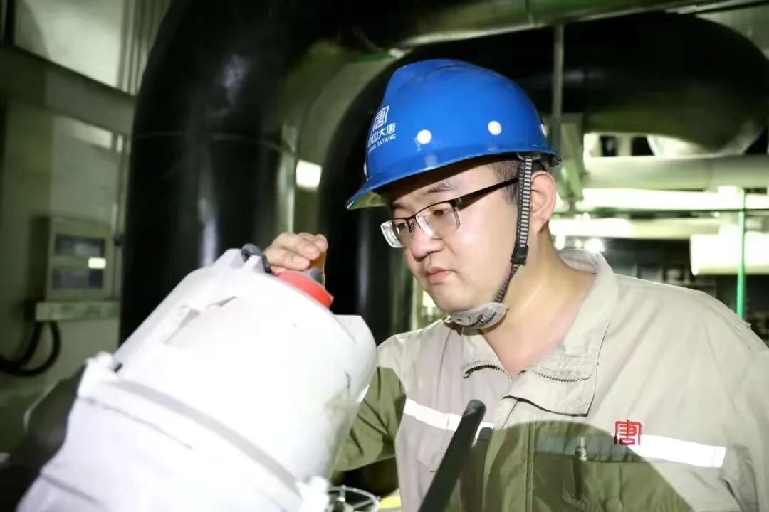 1674109110302022425.jpg 杨峰1 (3).jpg